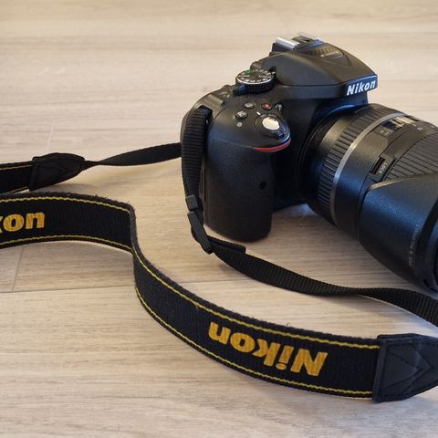 Nikon D5300 + 16-300 mm Tamron objektiv