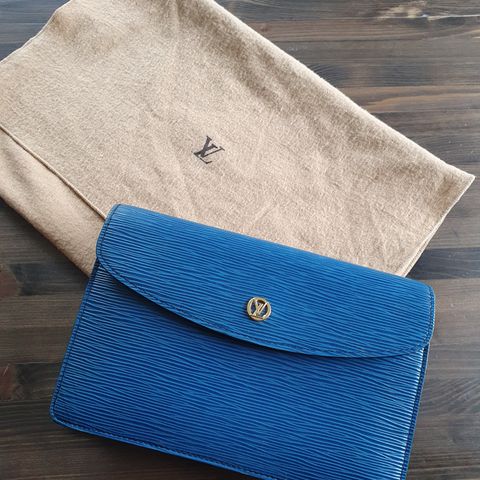 LOUIS VUITTON Epi Montaigne 23 Clutch Bag