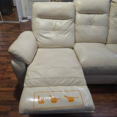 Recliner sofa i hvit lær