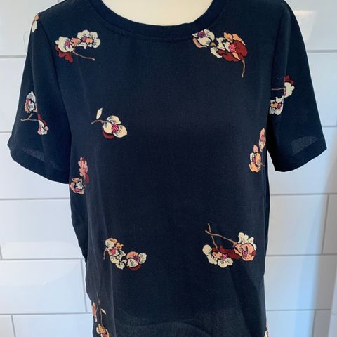 Bluse med blomstermønster