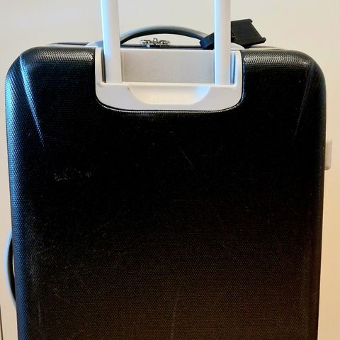 Koffert, medium størrelse. Lite brukt.