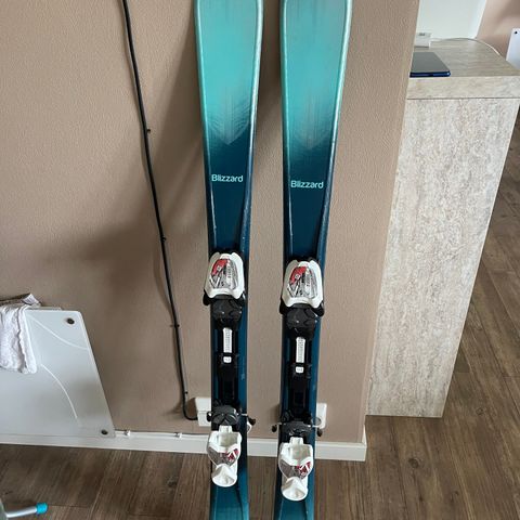 Slalom, alpin ski + skiskoene