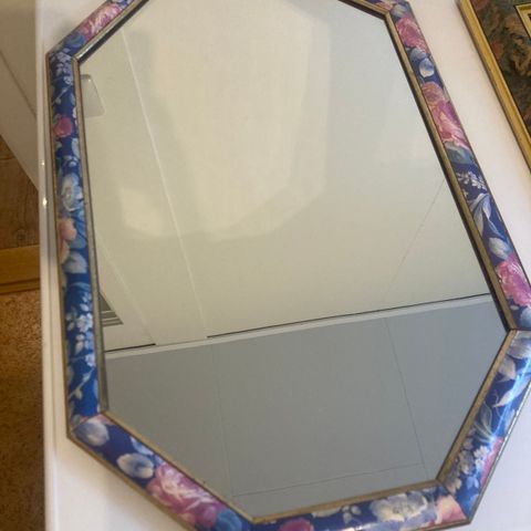 Stilig 90-talls speil