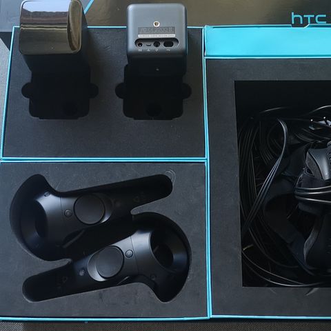 HTC vive - VR headsett med alt utstyr