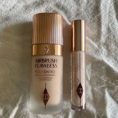 Charlotte Tilbury Foundation og Concealer selges samlet. sminke,kosmetikk