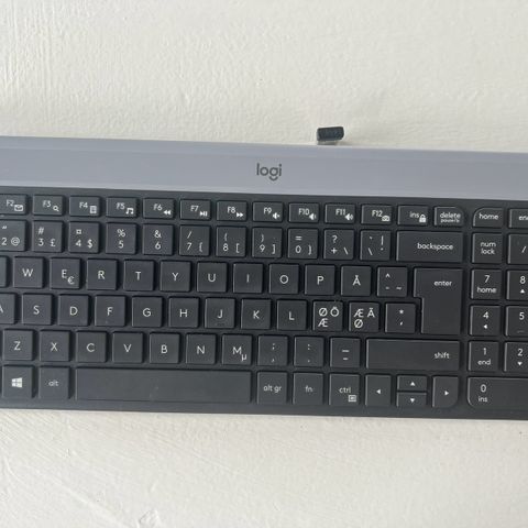 Logitech MK470 Slim Combo datamus og tastatur (grafitt