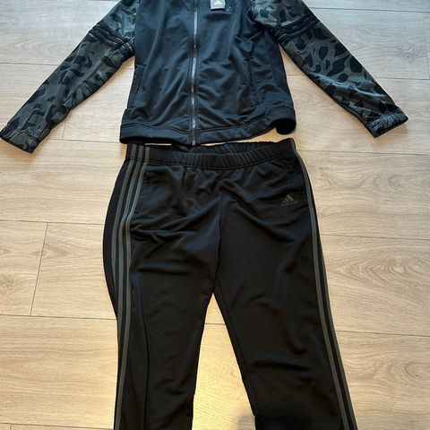 Adidas sett i XL og M- helt NY