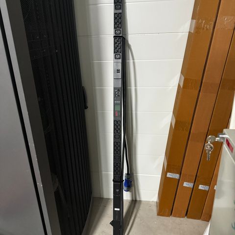 APC Metered Rack PDU ZeroU 2G - Strømfordelingslist