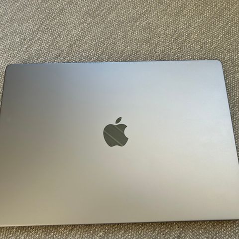 MacBook Pro 16 M1 (16gb RAM, 1 TB Flash)