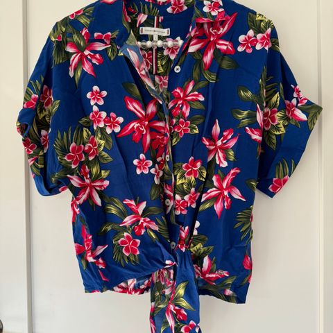 Tommy Hilfiger bluse/topp i nydelig blomsterprint