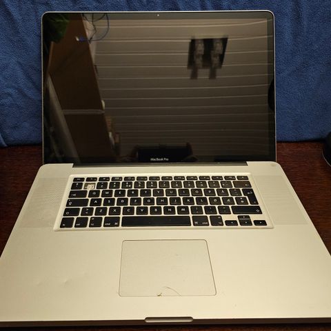 Macbook Pro 17" mid 2009 DELEMASKIN