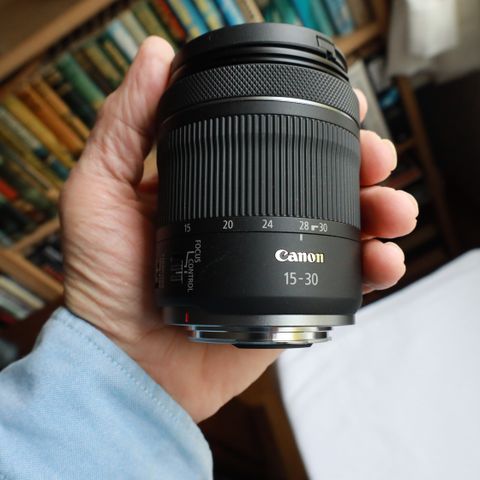 Canon  RF   15  -  30  MM    F4,5-6.3 IS STM