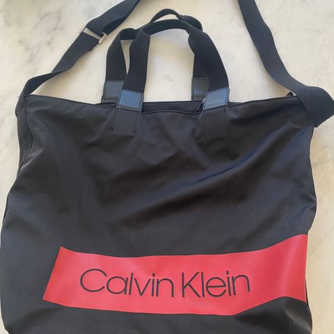 Lekker Calvin Klein veske