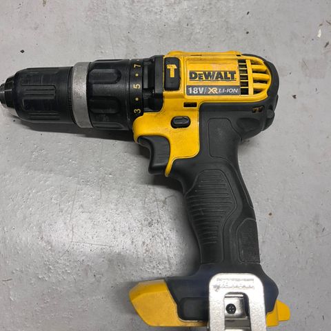 Dewalt DCD 785 drill m/2 batterier, lader og koffert.