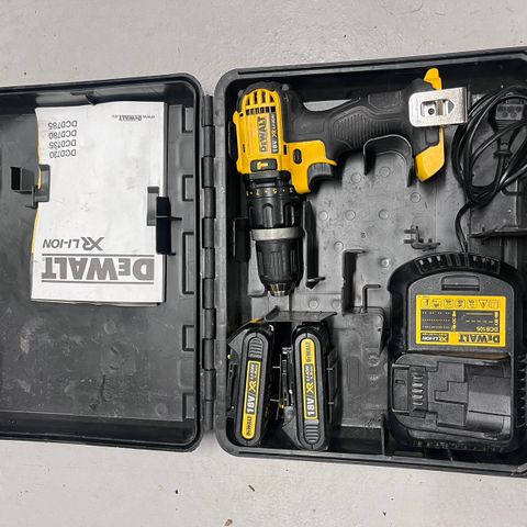 Dewalt DCD 785 drill m/2 batterier, lader og koffert.