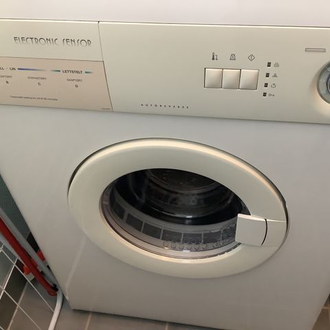 Zanussi tørketrommel ikke kondens, må ha slange ut for damp