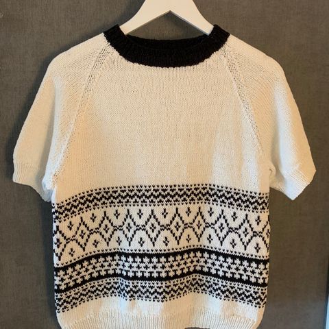 Hjemmestrikket jumper/topp