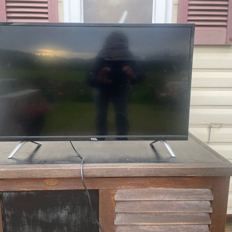 32 tommer TCL TV
