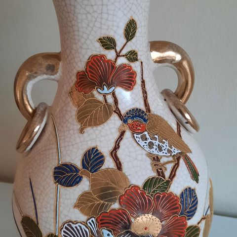 Antikk vase. Høyde 31cm.