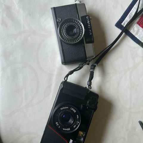 Nikon AF L35 og Olympus Pen EE-2