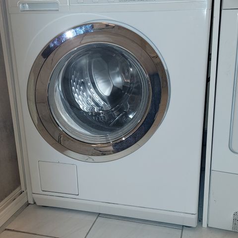 Pent brukt Miele vaskemaskin selges grunnet flytting