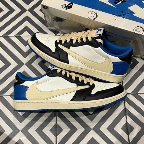 Jordan 1 low Travis Scott Fragment