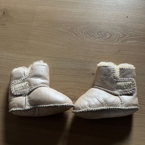 Enfant ulltøfler/ullsko/uggs-aktige for baby 6mnd-1.5 år