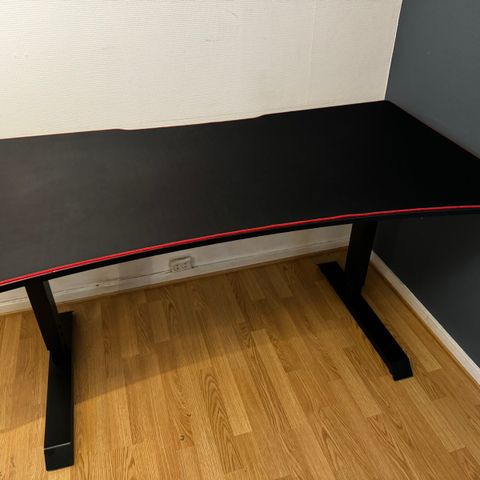 Svive Altair Gaming Desk, pent brukt!