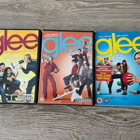 Glee.  3 sesonger.   1 til 3
