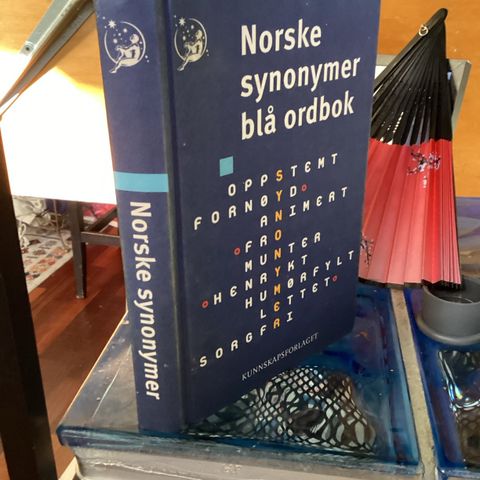 Norske Synonymer blå ordbok selges