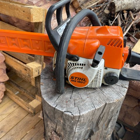 Bensindrevet Stihl motorsag selges