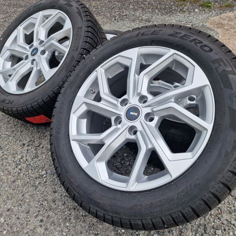 17" MG ZS EV Strøkne piggfrie komplette hjul! 215/55-17 "