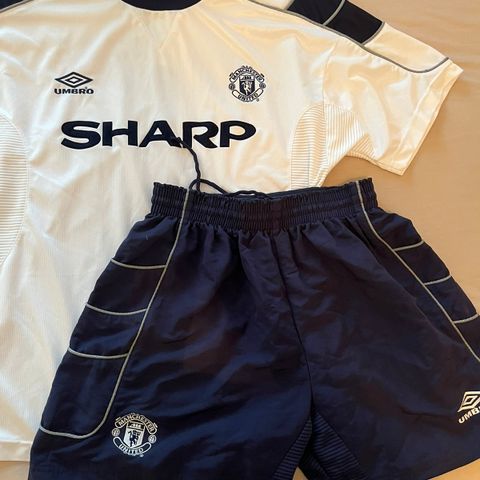 Manchester United tredjedrakt med shorts 1999/00