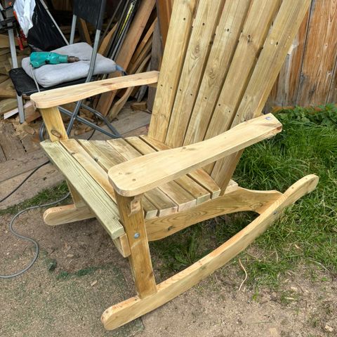 Ny gyngestol, type Adirondack