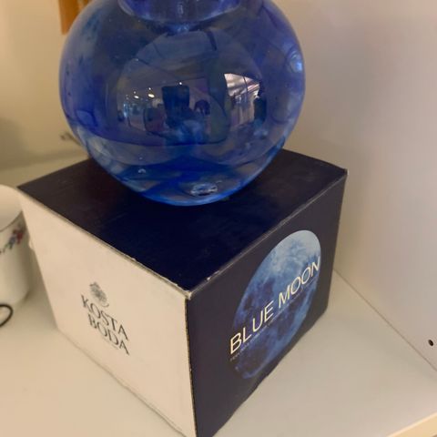 Kosta Boda - Blue Moon - Nydelig lysholder i kunstglass!