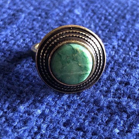 Vintage KALEVALA KORU ring i kobber med grønn sten, KK stempel bak