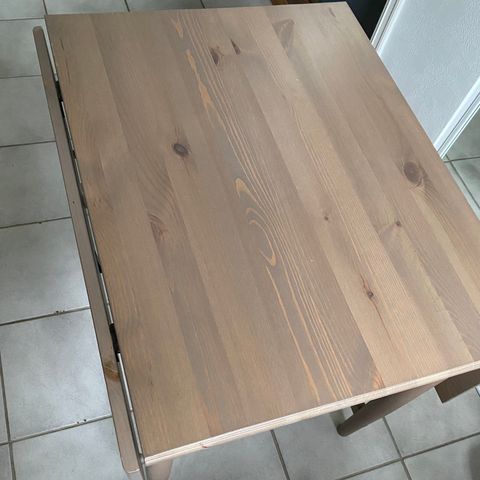 Vakkert lite kjøkkenbord
