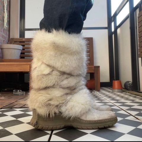 Fur boots y2k