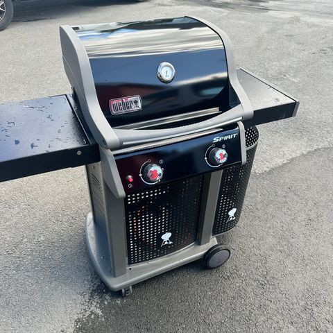 Weber E-210 Gassgrill m/trekk