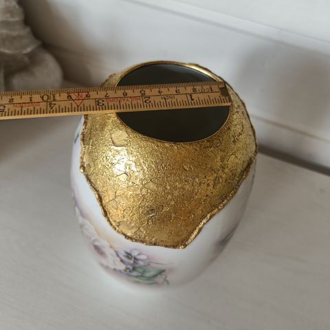 Håndmalt vase med 24 karat gull