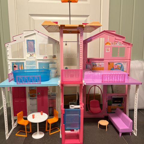 Barbie hus med heis