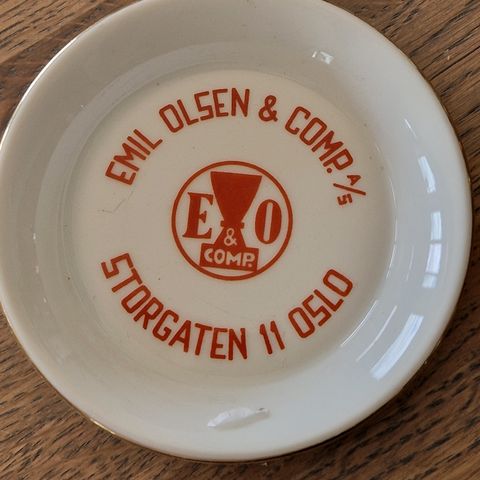 REKLAMESKÅL PORSGRUND FOR EMIL OLSEN & COMP. A/S STORGATEN 11 OSLO 1964