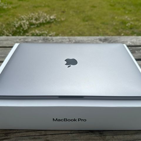 Macbook Pro 13", 2020 - 16GB RAM, 512GB SSD