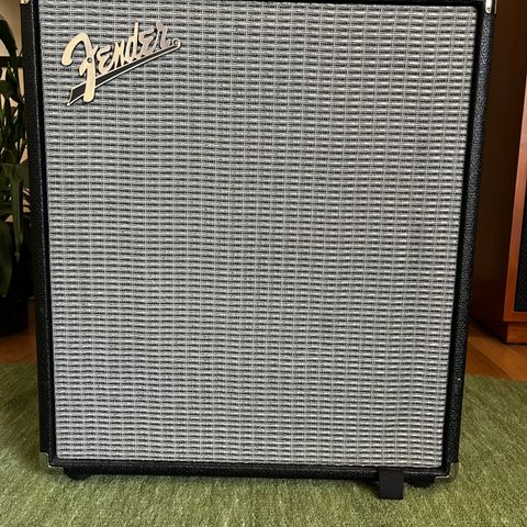 Fender Rumble 100 Bassforsterker.