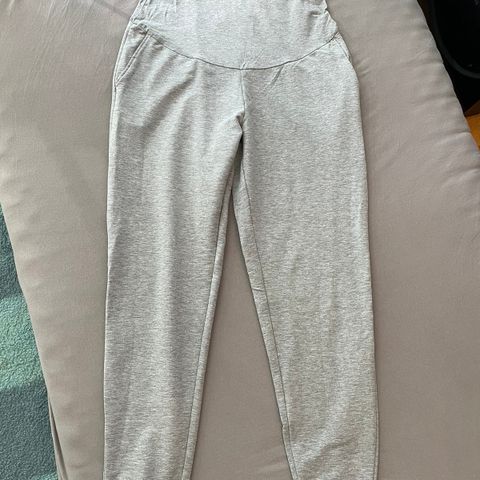 Mama joggers HM str M