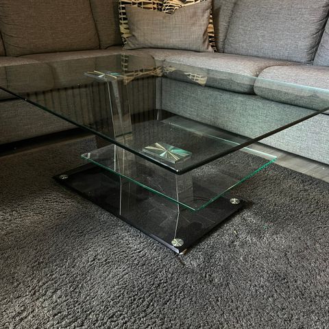 Glassbord til stue ønskes solgt