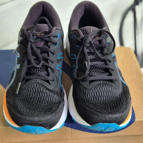 Nesten nye Asics joggesko i størrelse 44.5