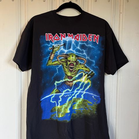 Iron Maiden t-skjorte fra Legacy of the beast-turneen str. M