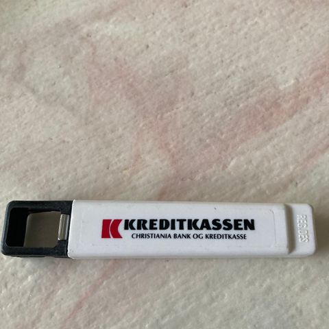 Kreditkassen -flaskeåpner/ korketrekker