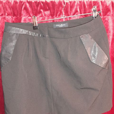 Guess mini skirt